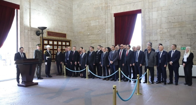 Eczane Teknisyenleri Anıtkabir’ deydi