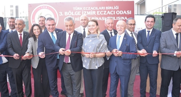 İzmir Eczacı Odası Yeni Binasında